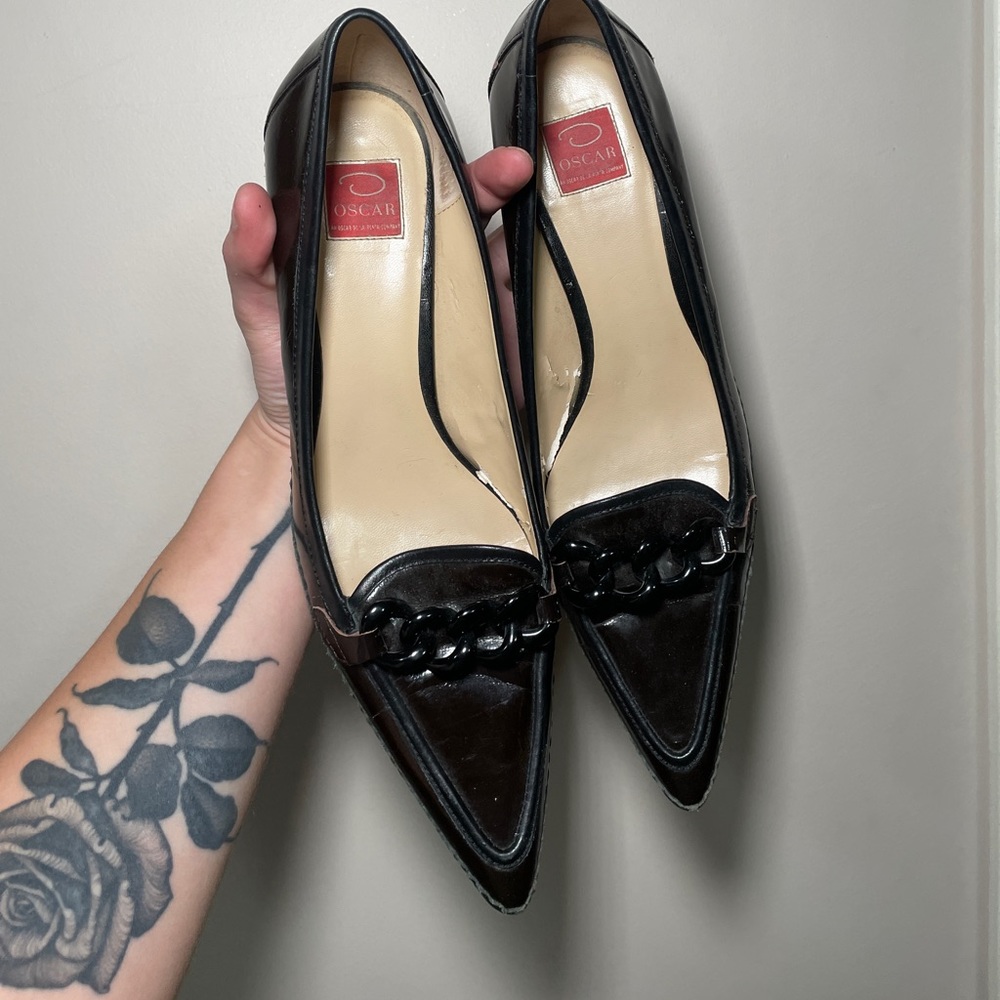 Oscar De La Renta brown pointed toe kitten heels